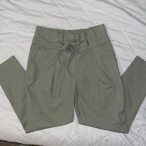 DKNY Women’s Pleaded Khaki Pant, Size 6